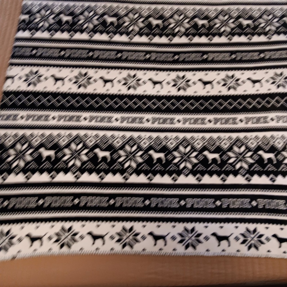 Victoria's Secret PINK Black White Dog‎ Snowflake Sherpa Throw Blanket Soft